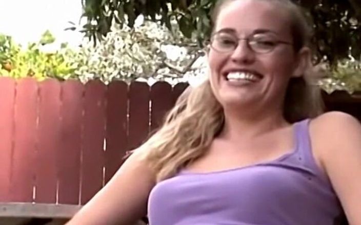 Homegrown Oral: Daisy Layne leert buitenshuis diep in keel