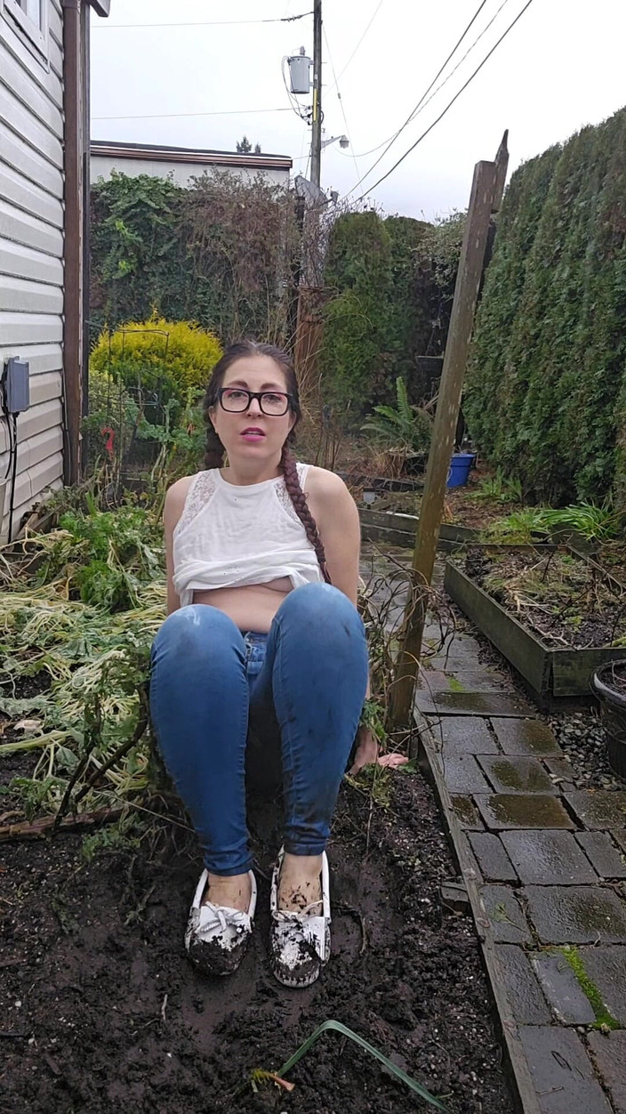 Nerdy_faery: Lamacenta branca mocs e jeans xixi