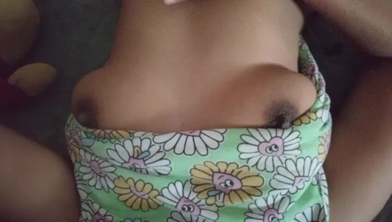 Anne White: ホットな女の子レミド、驚くほど大きな胸と飢えた膣、欲望に満ちた楽しいムスターベーション
