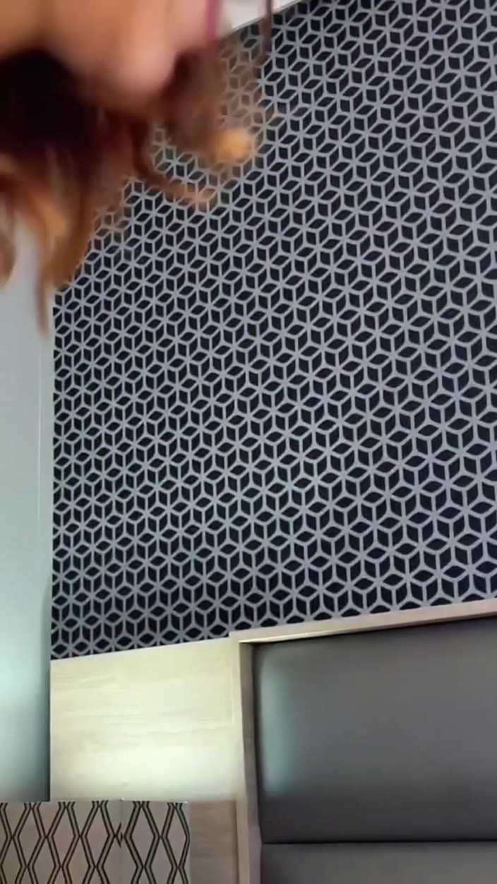 Johnny Grey: Giyinik ıslak duştan sonra gerçek lezbiyen amatör çiftle sahne arkası sikişi - bakış...