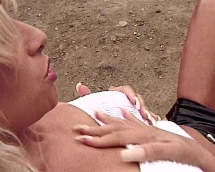 Monde Francais: Une poupée française blonde parfaite se fait baiser sur le...