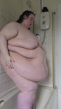 Smyslná sprcha bohyně SSBBW část 1