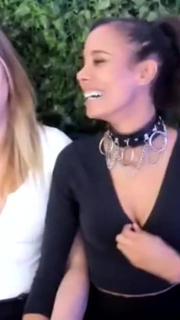 Ama Doppia Smentita Con Baci Casey, Kylie Le Beau