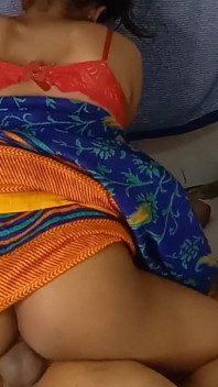 Il professore suma di dhaka ciuccia e scopa duro con il collega medam a Saree