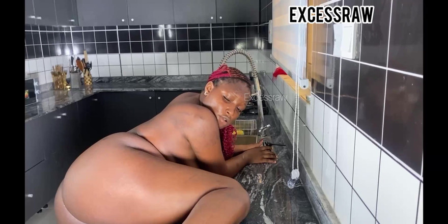 ExcessRaw: Si Dia Memanggil Saya Di Sini Untuk Membetulkan Paip Pecah,...