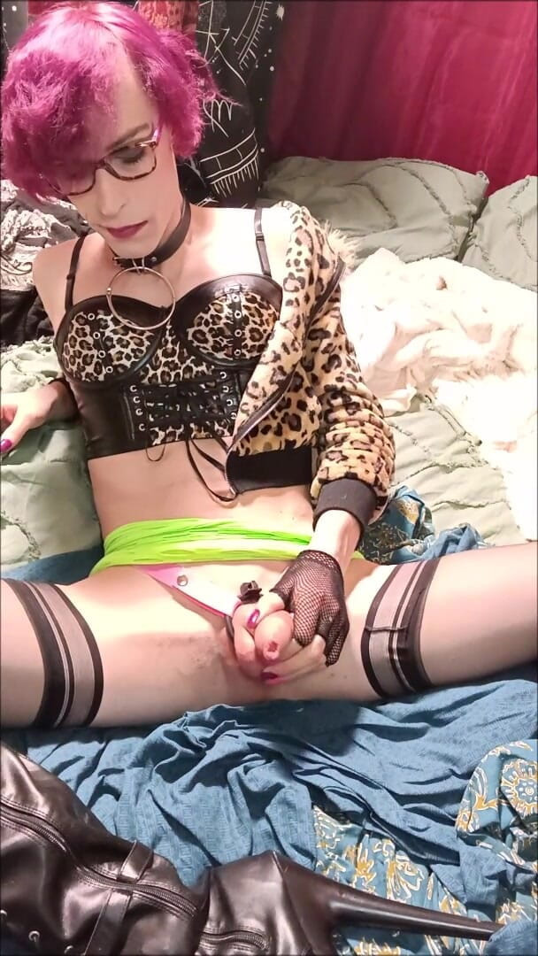 jessysky723: Jessy Sky goza feito uma vadia