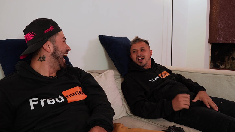 KARINAMILLER: 八人四重奏！！附近的性爱失控，我们最终榨干了所有的牛奶