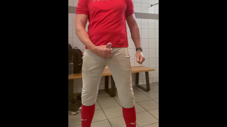 JockDad87: बेसबॉल गियर में Jockdad87 के साथ लॉकर रूम में अल्फा मज़ा