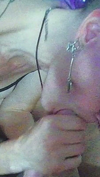 Mám nové spodní prádlo a můj italský přítel si nemůže odpustit, aby mě nešukal