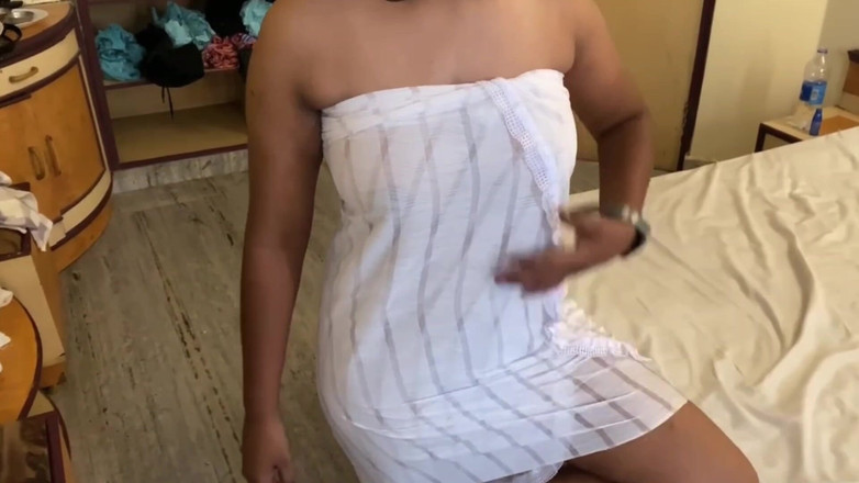 Pinkididi: デシ・インディアンの女の子、ホテルでのホットなMMSセックスビデオ、大きなお尻と大きな胸