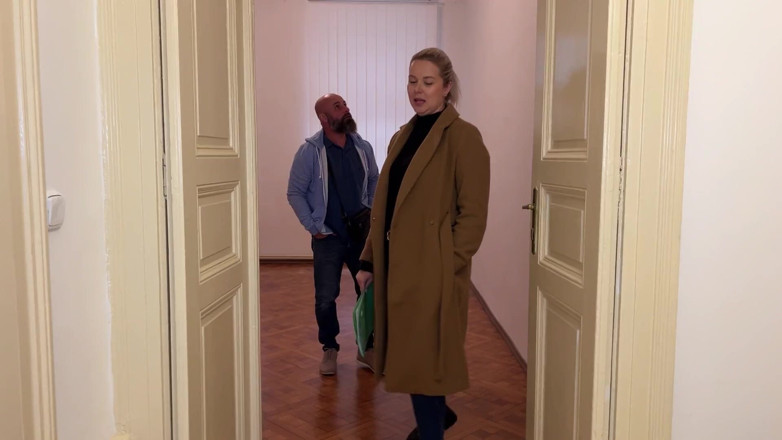 Amateur Homemade Porn: Agentă imobiliară țâțoasă futută tare de un client cu pula mare
