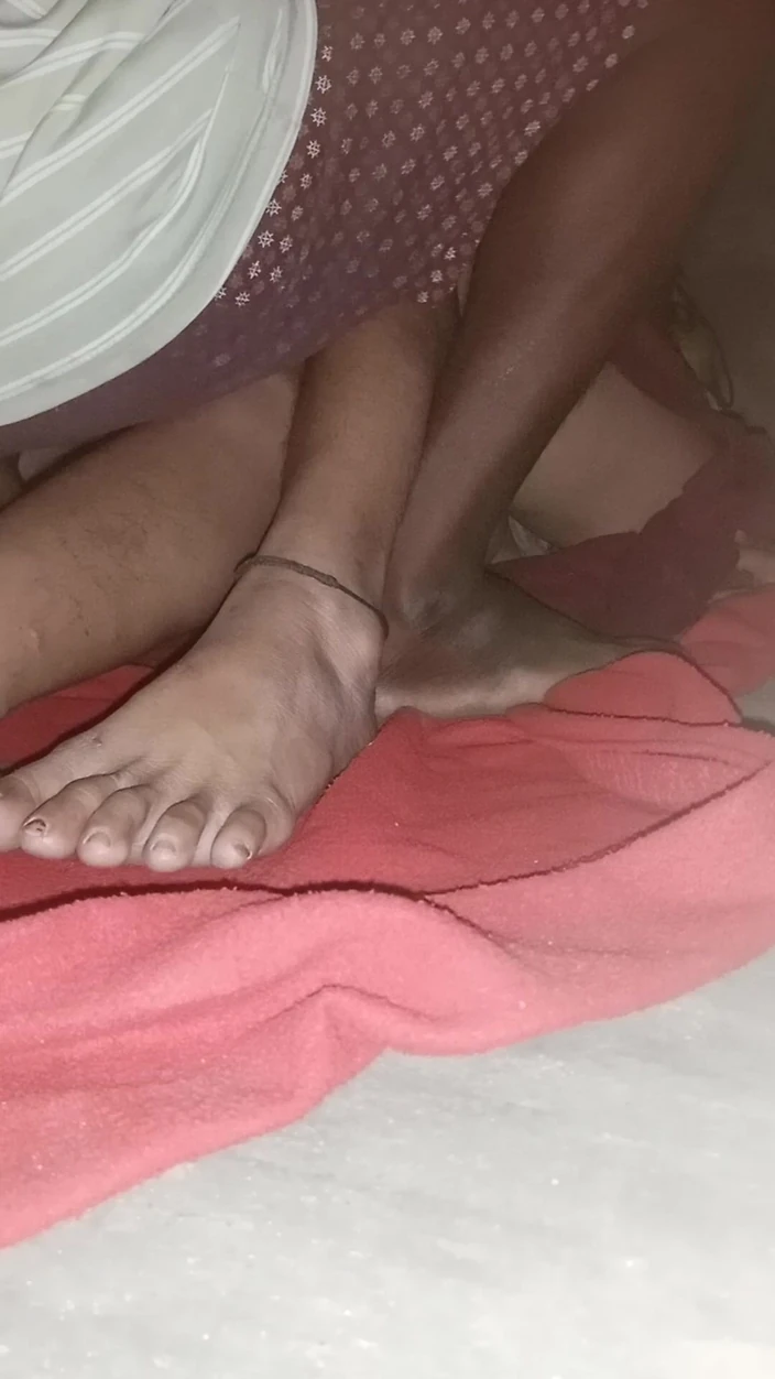 Pede: 인도 섹스, 밤에 와서 바비를 잠들게 하고 그녀를 떠났어