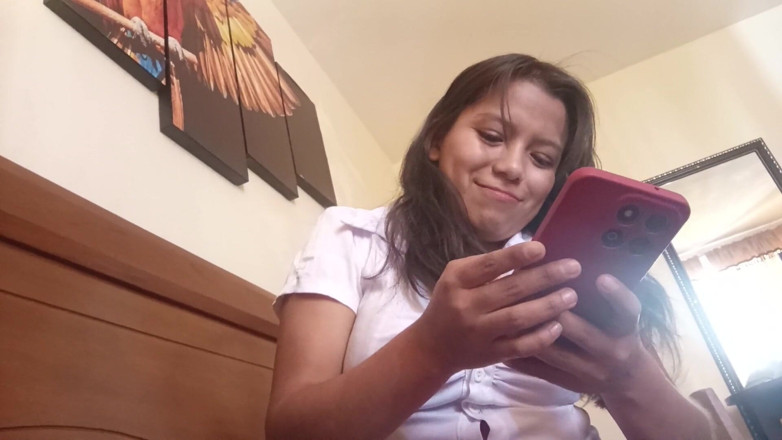 Moo DBOXXX: Mi secretaria me dice que solo folla conmigo y toma...