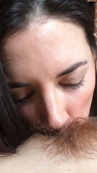 Jelena Jensen menjilat Mindi Mink sudut pandangan pertama!