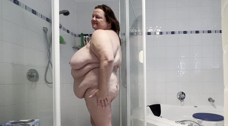 WeAreFukBunnies: Eheschlampe in der dusche
