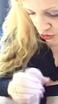 Ta blondynka francuska dziwka dostała duży ładunek Cun na jej twarz