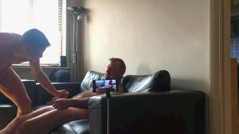 gaynaughtywelsh: Aspettando il mio patrigno arraato dopo il lavoro e assaggiando...