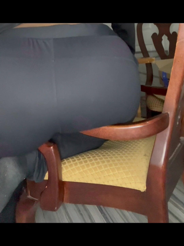 Anye Meshell: Saltare Sul Tavolo Della Sala Da Pranzo!