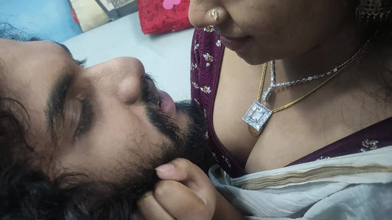 Vaigavarun45: ケララサリー除去おっぱいは、インドのデジカップルのマンコ舐めとハードファックを吸います