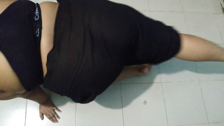 Aria Mia: Dì Ấn Độ tập luyện đít bự Ấn Độ