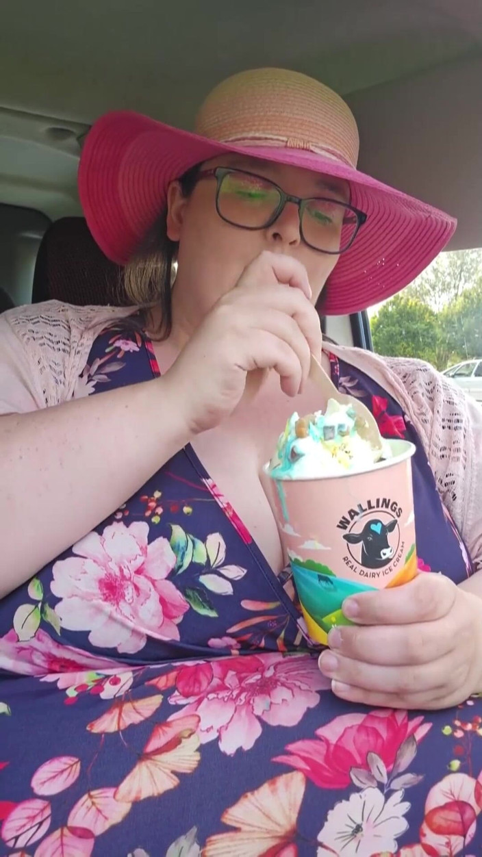 SSBBWLadyBrads: Mangio un po' di gelato