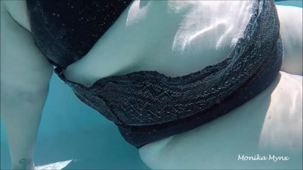BBW Pleasures: Merokok di kolam