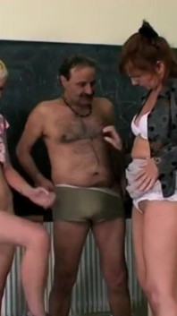 Sexo en la universidad con chicas muy sucias que quieren una polla dura # 5
