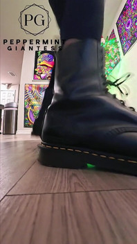 6'7 Gergasi Dalam Doc Martens Stomping Hard Vicious Slowious Mo Stomps