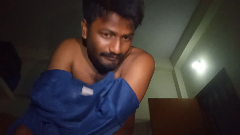 KUMBHA MANOJ KUMAR: Bucurați-vă de spectacolul de noapte cu vedeta porno