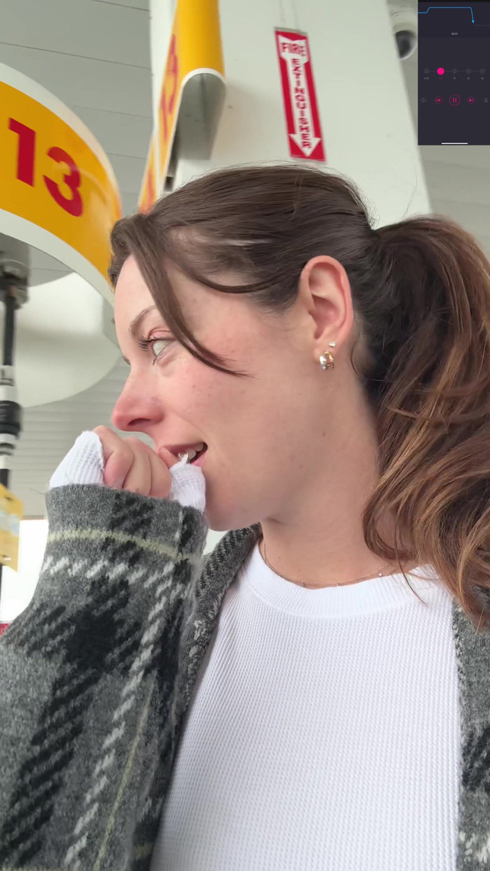 Nadia Foxx: Încerc să nu ejaculez prea tare în timp ce îmi pompez gazul