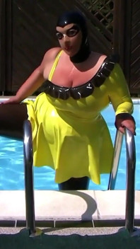 SSBBW jest do bani przy basenie