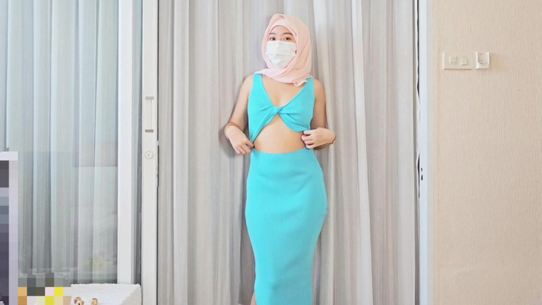 LittleMuslim: Deslumbrante Hijab: Try-on Modern Dresses com um Twist
