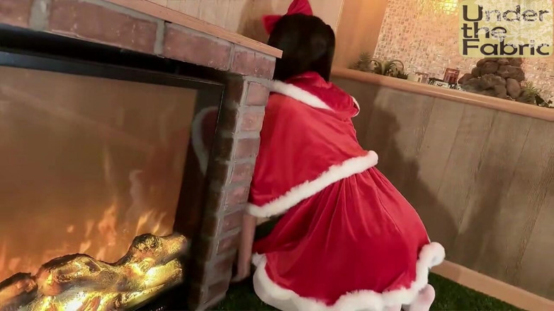 Asian cutie: Niegrzeczny Santa Chaos, rumienięta złośliwość bożonarodzeniowa staje się szalenie zabawna...
