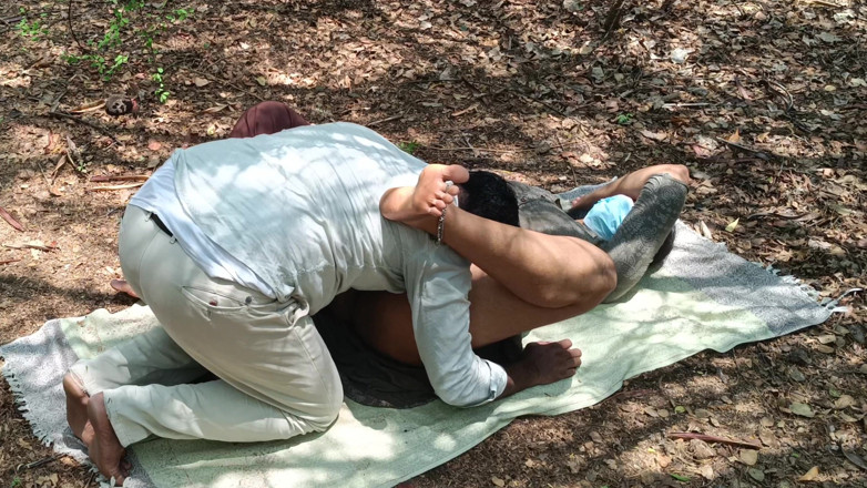 Apple baby: Baise torride dans la forêt