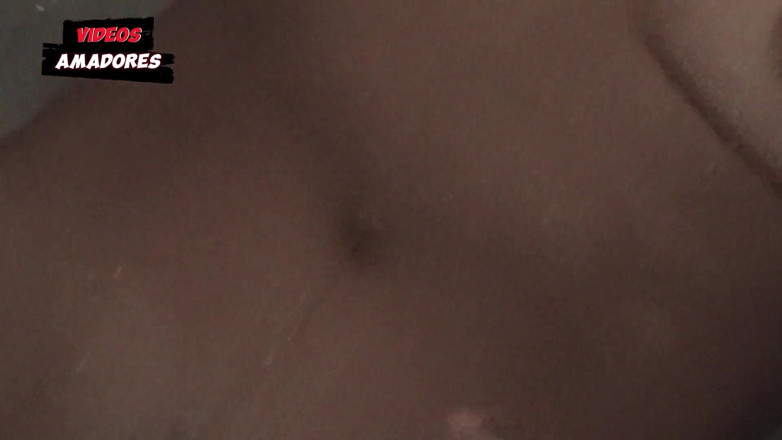 Amateurs videos: Une femme mariée se masturbe avec des jouets pour moi...