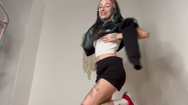 lanalovacutie: Squirt on Skate Sneakers and White Socks Skate Girl