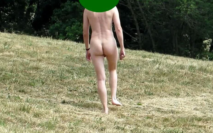 Littleschorschi: Cewek sange ini dientot habis-habisan sama kontol besar di lapangan