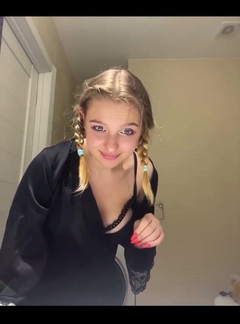 JuiceLussie: Batang besar mengongkek dubur ketat