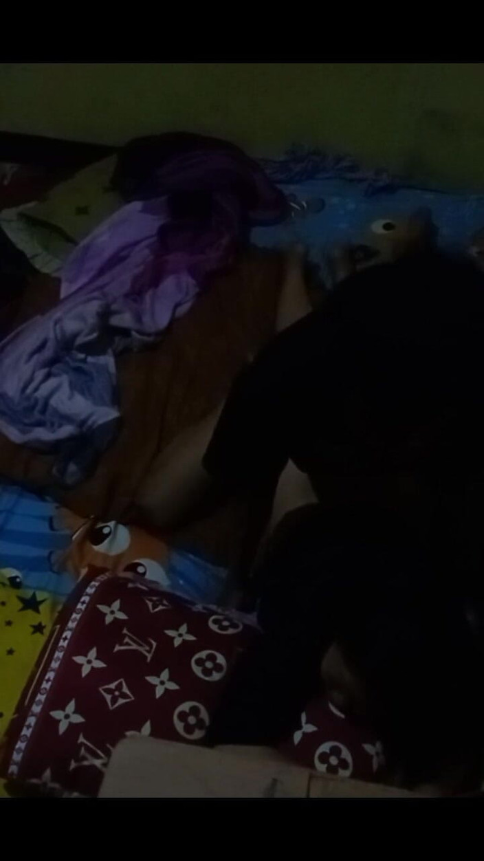 Famly sex: Crot na zadku dospívající dívky je tak lahodný Když slyším...