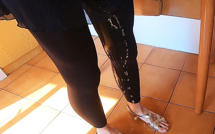 Ane Get Horny: Yemek yaparken işiyor ve çok büyük boşalma