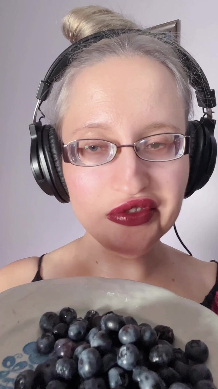 FinDom Goaldigger: Sto mangiando deliziosi grandi more more