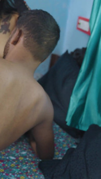 Desi teen 18+ sorellastra scopata e creampie dal suo fratellastro mentre i genitori non sono a casa