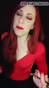 Můj feminizovaný cuckold a já v nočním klubu koukáme na penisy!!