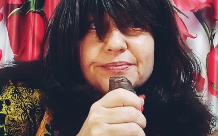 Bolly Karma: Schwanzhungrige MILF