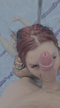 Swimmingpool Blowjob