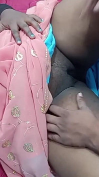 Bini Tamil berseronok seks pada suami adik-beradiknya berkongkek pepek dengan keras
