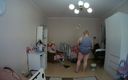 Sweet July: Ibu mertua membersihkan kamar telanjang