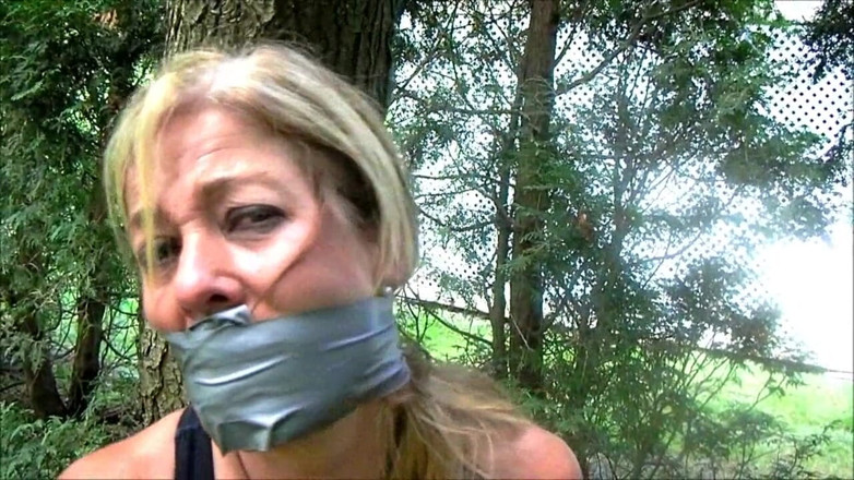 Selfgags classic: Máy bay bà già chạy bộ bị cướp!