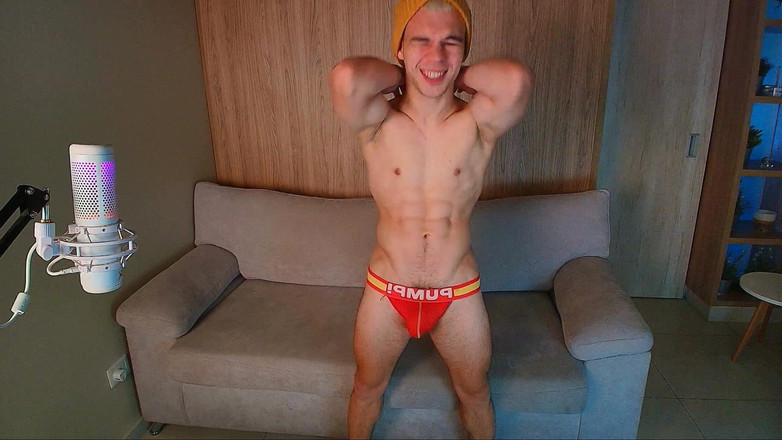 Max_Russell: Pria Rusia tampan memamerkan otot dan pantatnya