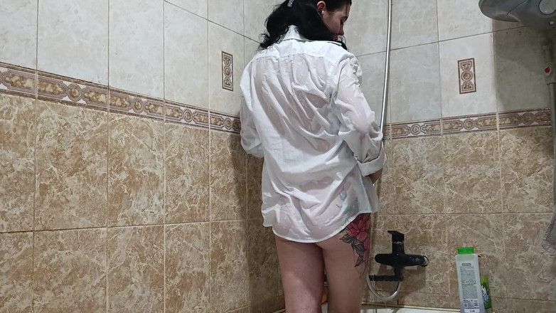Irochka3008: ディルドムでシャワーを浴び、スカートに向かいます